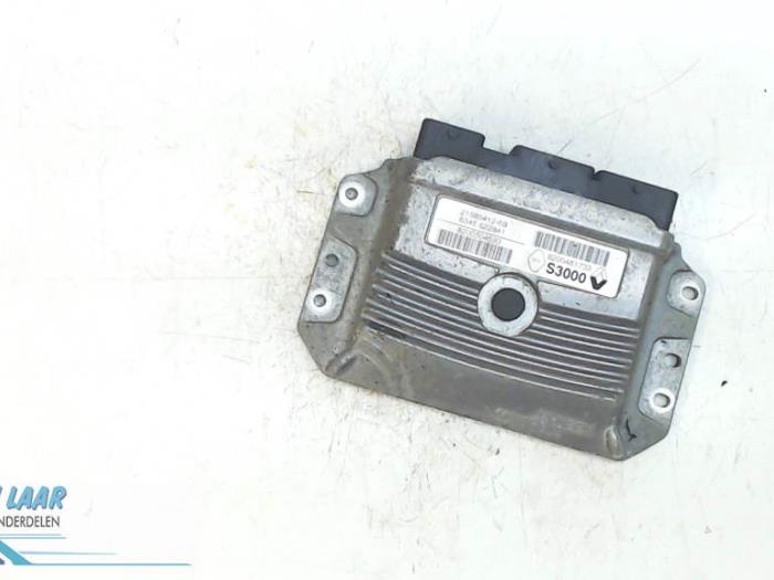 Used Engine management computer Renault Clio III (BR/CR) 1.6 16V Price on request offered by Autodemontage van de Laar