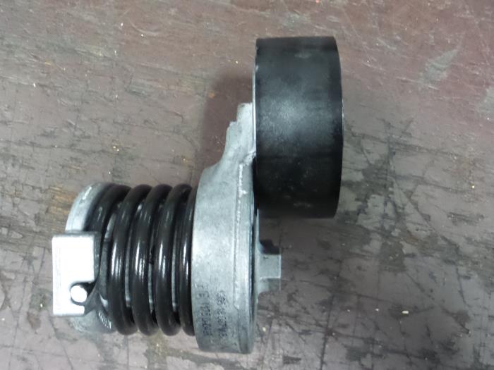Usados Rodillo tensor correa múltiple Renault Kangoo Express (FW) 1.5 dCi 110 Precio € 40,00 Norma de margen ofrecido por Autodemontage van de Laar