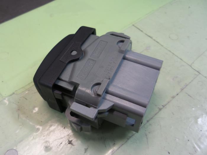 Usados Interruptor ESP Renault Modus/Grand Modus (JP) 1.2 16V Precio de solicitud ofrecido por Autodemontage van de Laar