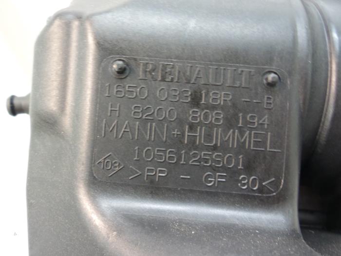 Air box from a Renault Trafic New (FL) 2.0 dCi 16V 90 2012