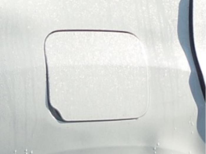 Tank cap cover from a Dacia Duster (SR) 1.6 16V 2019