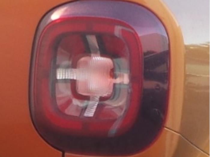 Rücklicht rechts van een Dacia Duster (SR) 1.6 16V 2019