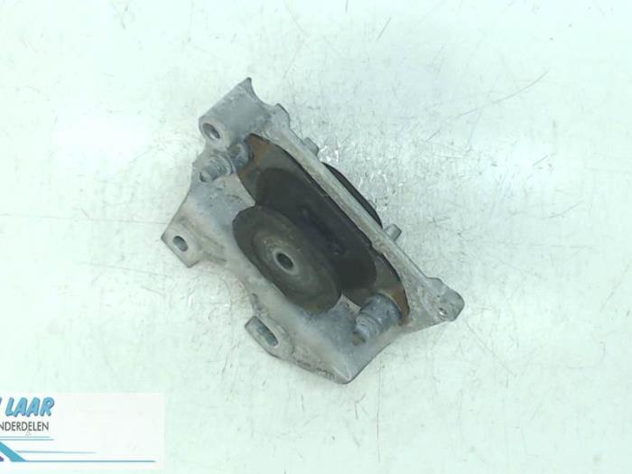 Used Engine mount Renault Captur I (2R) 1.5 Energy dCi 90 FAP Price € 25,00 Margin scheme offered by Autodemontage van de Laar