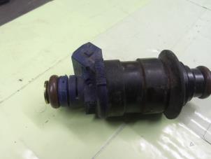 Used Injector (petrol injection) Renault Clio II (BB/CB) 1.6 Price on request offered by Autodemontage van de Laar