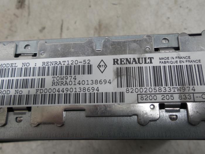 Module radio d'un Renault Espace (JK) 2.2 dCi 16V 2005