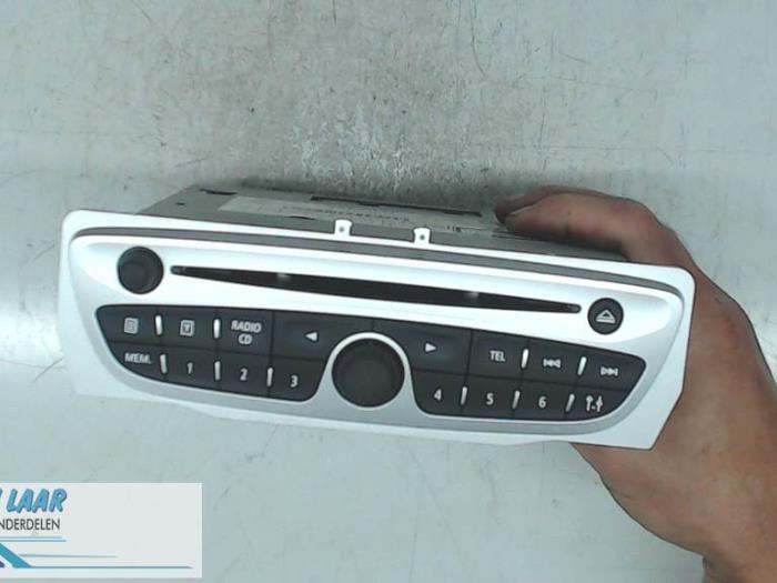 Reproductor de CD y radio de un Renault Megane III Grandtour (KZ) 1.5 dCi 110 2011