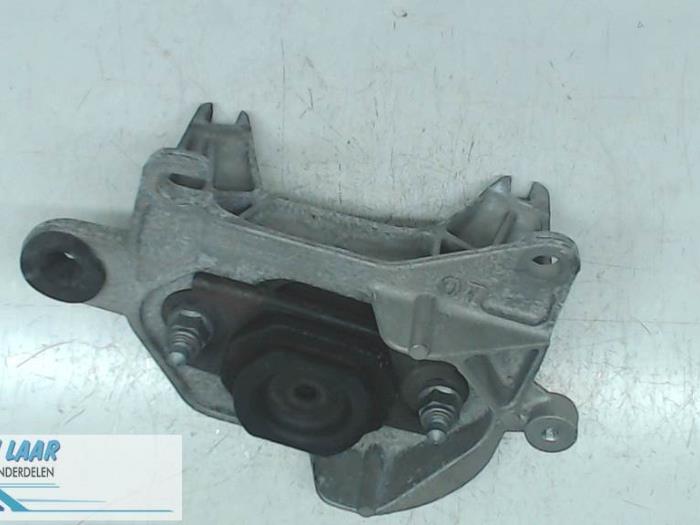 Used Engine mount Renault Megane III Berline (BZ) 1.5 dCi 95 Price € 25,00 Margin scheme offered by Autodemontage van de Laar