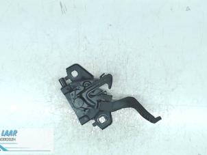 Used Bonnet lock mechanism Dacia Duster (SR) 1.5 dCi 109 Price on request offered by Autodemontage van de Laar