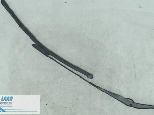 Used Front wiper arm Dacia Duster (SR) 1.5 dCi 109 Price on request offered by Autodemontage van de Laar