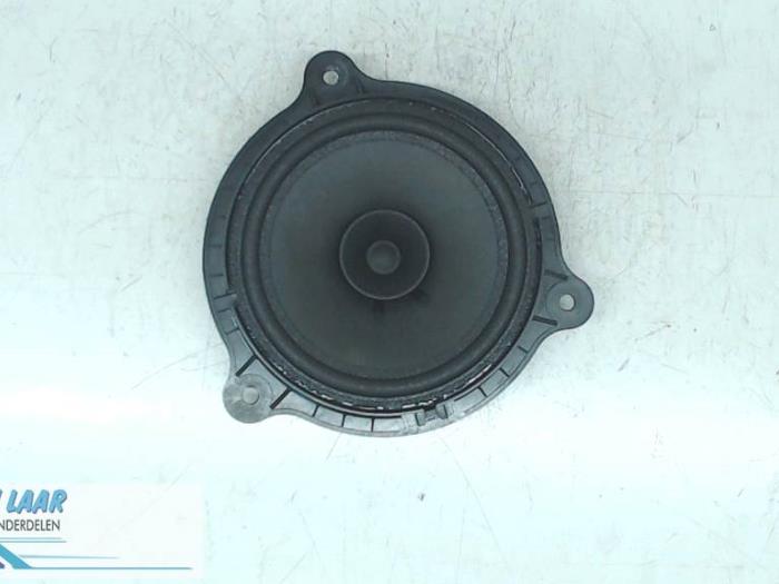 Speaker from a Dacia Duster (SR) 1.5 dCi 109 2018