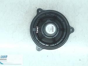 Used Speaker Dacia Duster (SR) 1.5 dCi 109 Price on request offered by Autodemontage van de Laar