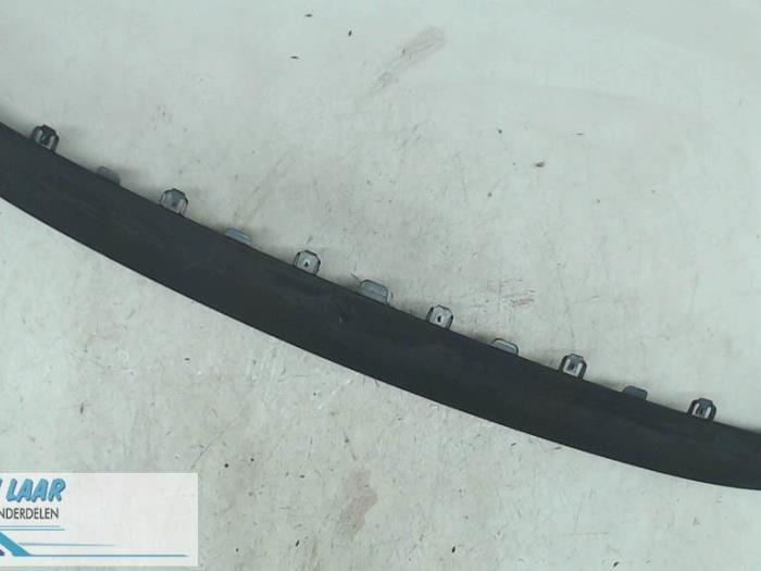 Begagnade Spoiler Renault Twingo Pris på förfrågan erbjuds av Autodemontage van de Laar