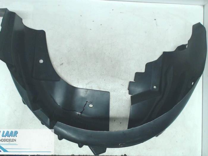 Wheel arch liner from a Renault Laguna III (BT) 1.5 dCi 110 2007