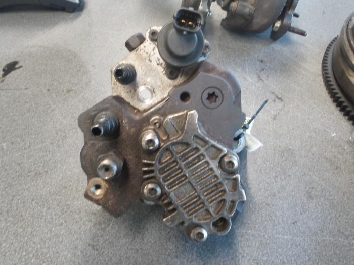 Gebrauchte Dieselpumpe Renault Laguna II Grandtour (KG) 2.2 dCi 150 16V Preis € 150,00 Margenregelung angeboten von Autodemontage van de Laar