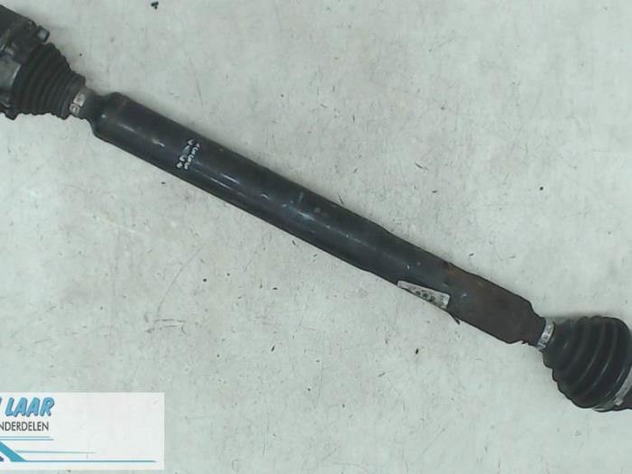 Front drive shaft, right from a Audi A3 (8P1) 2.0 16V FSI 2006