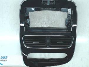 Usagé Grille aération tableau de bord Renault Clio IV (5R) 1.2 16V Prix € 96,80 Prix TTC proposé par Autodemontage van de Laar