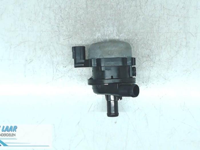 Begagnade Vattenpump Renault Kadjar (RFEH) 1.5 Blue dCi Pris € 100,00 Marginaltabell erbjuds av Autodemontage van de Laar