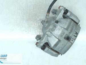 Used Front brake calliper, left Renault Kadjar (RFEH) 1.5 Blue dCi Price on request offered by Autodemontage van de Laar