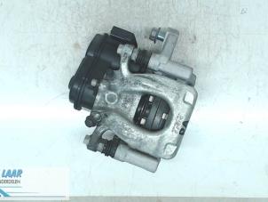 Used Rear brake calliper, right Renault Kadjar (RFEH) 1.5 Blue dCi Price on request offered by Autodemontage van de Laar