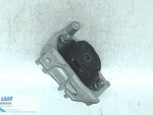 Used Engine mount Renault Clio IV (5R) 1.5 Energy dCi 90 FAP Price on request offered by Autodemontage van de Laar