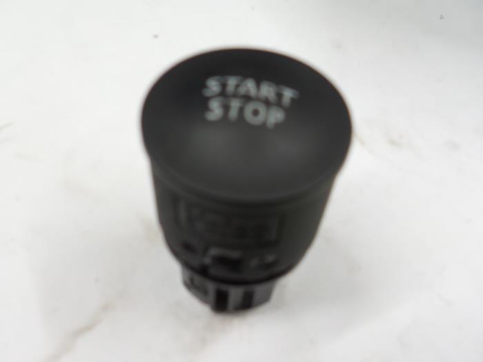 Start/stop switch from a Renault Clio IV (5R) 1.5 Energy dCi 90 FAP 2019