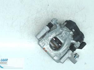 Used Rear brake calliper, right Renault Kadjar (RFEH) 1.5 Blue dCi Price on request offered by Autodemontage van de Laar