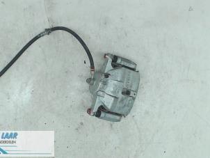 Used Front brake calliper, left Renault Kadjar (RFEH) 1.3 TCE 140 FAP 16V Price on request offered by Autodemontage van de Laar
