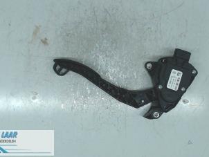 Used Accelerator pedal Renault Master IV (FV) 2.3 dCi 110 16V FWD Price € 84,70 Inclusive VAT offered by Autodemontage van de Laar
