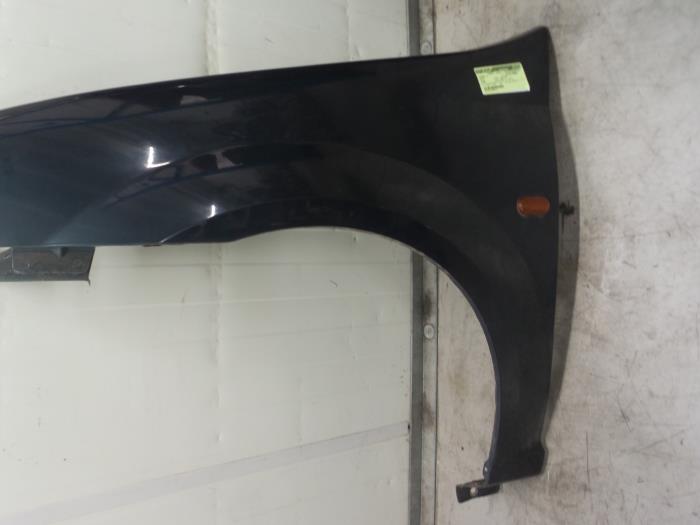 Front wing, left from a Dacia Logan (LS) 1.4 2003