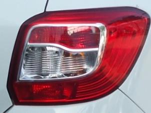 Używane Tylne swiatlo pozycyjne prawe Dacia Sandero II 1.2 16V Cena € 50,00 Procedura marży oferowane przez Autodemontage van de Laar
