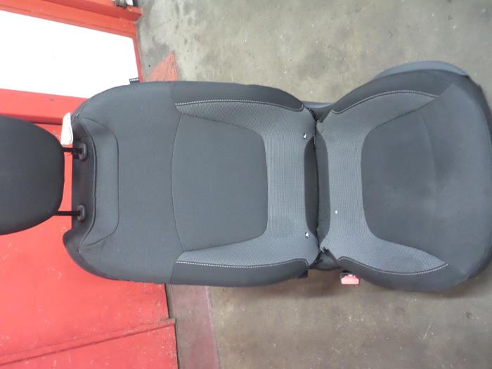 Używane Fotel lewy Renault Captur I (2R) 0.9 Energy TCE 12V Cena € 150,00 Procedura marży oferowane przez Autodemontage van de Laar
