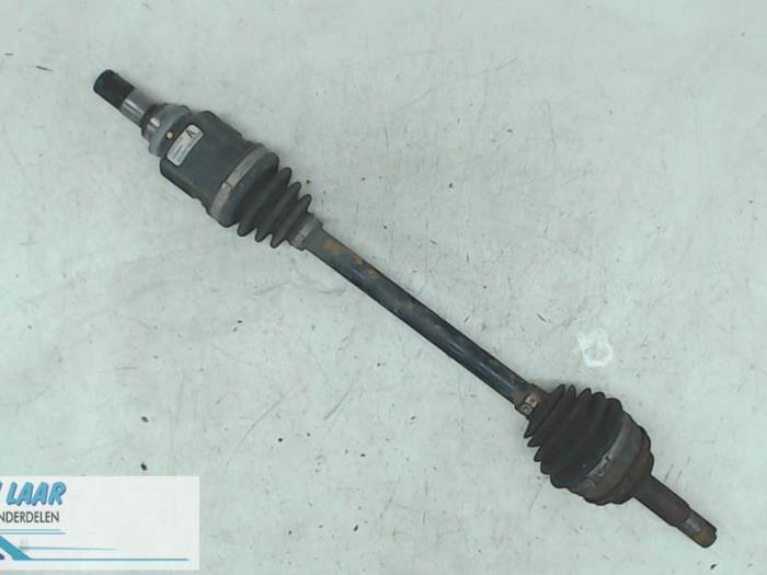 Front drive shaft, left from a Toyota Yaris (P1) 1.0 16V VVT-i 2002