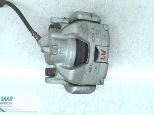 Used Front brake calliper, left Renault Scénic III (JZ) 1.5 dCi 110 Price on request offered by Autodemontage van de Laar