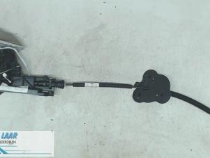 Used Gearbox shift cable Renault Scénic III (JZ) 1.5 dCi 110 Price on request offered by Autodemontage van de Laar