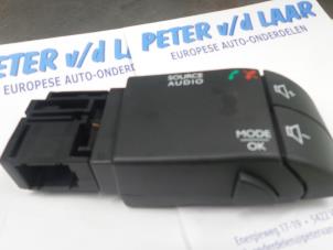 Usados Control remoto de radio Renault Trafic (1FL/2FL/3FL/4FL) 1.6 dCi 115 Precio de solicitud ofrecido por Autodemontage van de Laar
