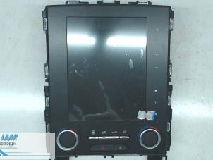 Usados Controlador de pantalla multimedia Renault Megane IV Estate (RFBK) 1.5 Energy dCi 115 Precio € 363,00 IVA incluido ofrecido por Autodemontage van de Laar