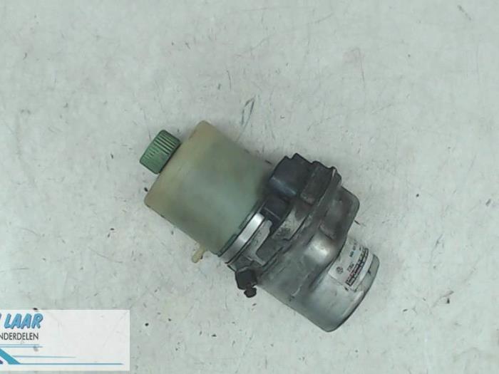 Bomba de dirección asistida de un Seat Ibiza III (6L1) 1.4 16V 75 2002