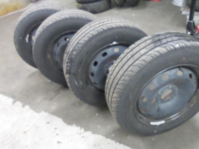 Set of wheels + tyres from a Renault Trafic Passenger (1JL/2JL/3JL/4JL) 1.6 dCi 120 Twin Turbo 2016
