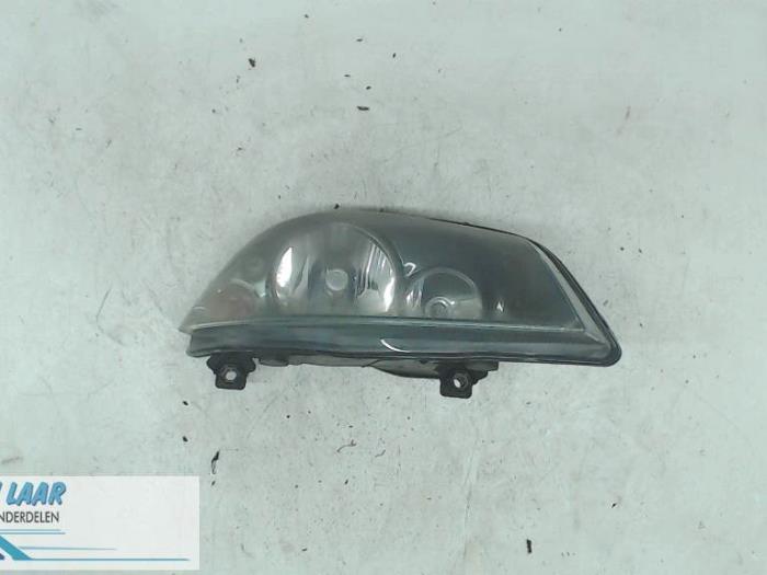 Faro derecha de un Seat Ibiza III (6L1) 1.4 16V 75 2002