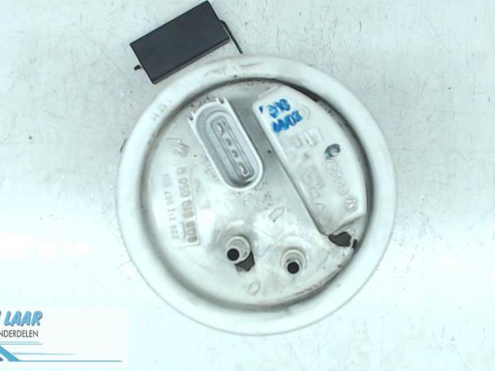 Electric fuel pump from a Volkswagen Polo IV (9N1/2/3) 1.4 TDI 70 2006