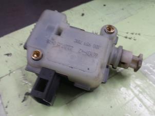 Used Central locking motor Volkswagen Polo IV (9N1/2/3) 1.4 TDI 70 Price on request offered by Autodemontage van de Laar