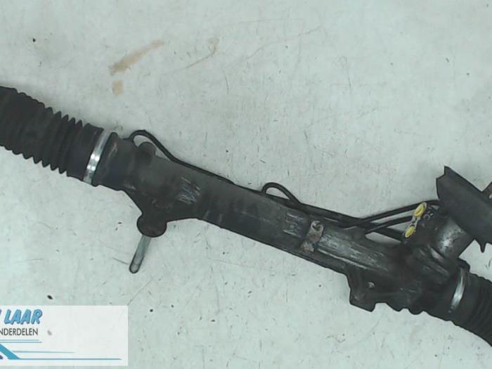 Power steering box from a Peugeot 307 SW (3H) 1.6 16V 2004