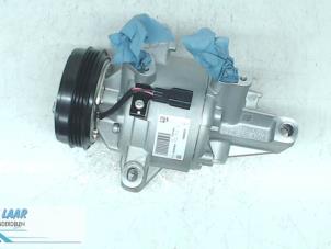 Used Air conditioning pump Dacia Sandero II 0.9 TCE 12V Price on request offered by Autodemontage van de Laar