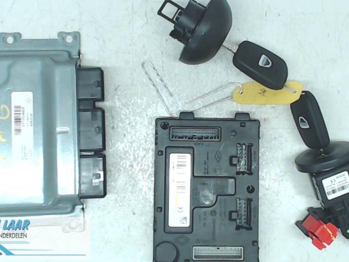 Used Engine management computer Dacia Sandero II 0.9 TCE 12V Price on request offered by Autodemontage van de Laar