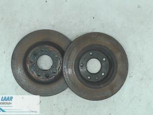 Used Front brake disc Nissan Qashqai (J11) 1.2 DIG-T 16V Price on request offered by Autodemontage van de Laar
