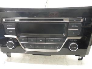 Usados Reproductor de CD y radio Nissan Qashqai (J11) 1.2 DIG-T 16V Precio de solicitud ofrecido por Autodemontage van de Laar