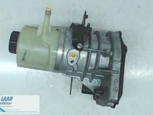 Used Power steering pump Renault Trafic Passenger (1JL/2JL/3JL/4JL) 1.6 dCi 120 Twin Turbo Price € 423,50 Inclusive VAT offered by Autodemontage van de Laar