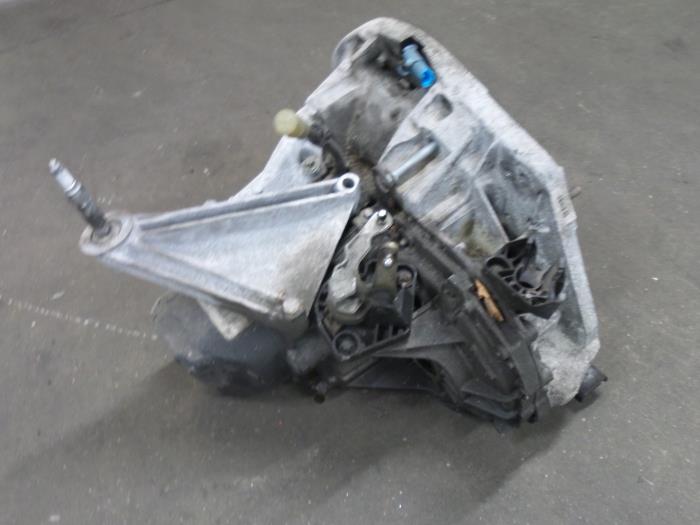 Usagé Boîte de vitesse Renault Laguna II (BG) 2.0 16V Prix sur demande proposé par Autodemontage van de Laar