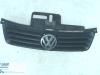 Grille from a Volkswagen Polo IV (9N1/2/3), 2001 / 2012 1.2 12V, Hatchback, Petrol, 1.198cc, 47kW (64pk), FWD, AZQ, 2001-11 / 2005-04, 9N1 2002
