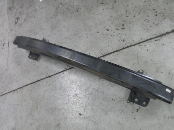 Front bumper frame from a Volkswagen Polo IV (9N1/2/3) 1.2 12V 2002